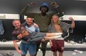 Jugadores del Manchester City en una foto al lado de Mamadou Ndiaye | X