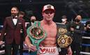 Canelo Álvarez presume sus cinturones (Mexsport)