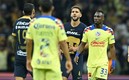 Jugadores de América y jugadores de Pumas encarándose (Foto: Imago7)