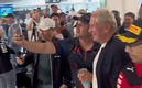 Helmut Marko se fue de México, pero antes aficionados de Checo le hicieron pasar un momento que recordará.