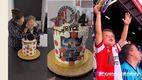 Niño festeja con pastel de Santi Giménez