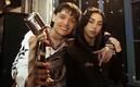 Los cantantes se besaron ante el asombro de los asistentes (@ElPesoPluma)