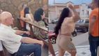 Un hombre acudió a la iglesia acompañado por una mujer, en Brasil. Sin embargo, no era su esposa, quien lo descubrió y armó un escándalo. FOTO: CAPTUR