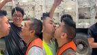 Un reto de TikTok se salió de control y se volvió viral en redes sociales donde un par de albañiles fueron los protagonistas