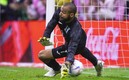 El arquero Menjivar no fue expulsado tras su segunda amarilla (Foto: Mexsport)