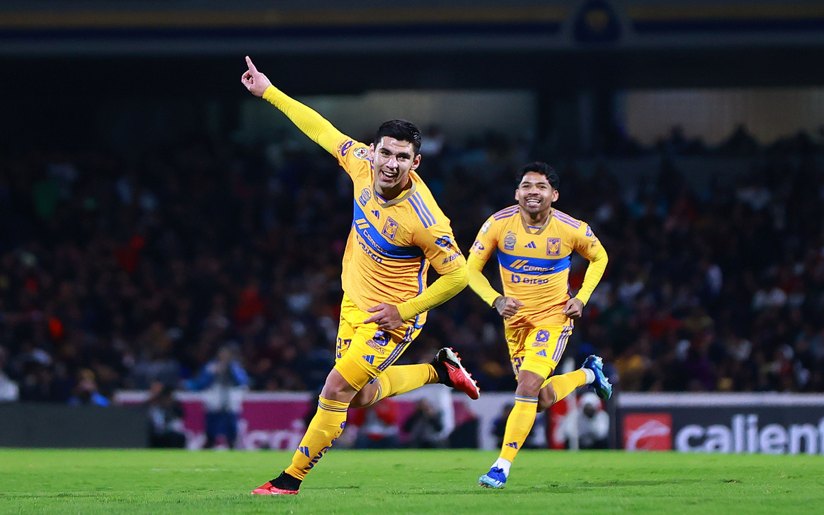 Jesús Angulo se lució con golazo ante Pumas
