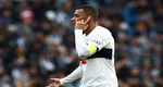 Mbappé con la cinta de capitán. (Reuters)