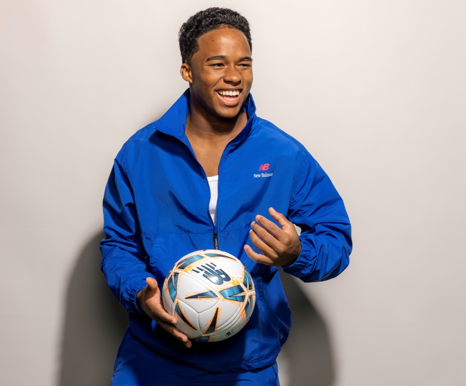 New Balance firma con la súper estrella adolescente, Endrick