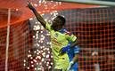 Quiñones festeja un gol con América (Imago7)