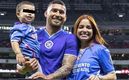 Juan Escobar junto a su esposa y uno de sus hijos (Instagram @juanescobar05)