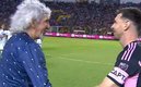 Ambas estrellas del futbol mundial se estrecharon la mano (Captura)