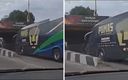 Los Pumas sufrieron para llegar a su hotel. (@PlanoDeportivo)