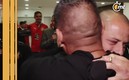 Chicharito rompió en llanto al saludar a leyendas del equipo (Foto: Especial)