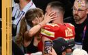 Taylor Swift y Travis Kelce, la pareja del Super Bowl 2024 (AFP)