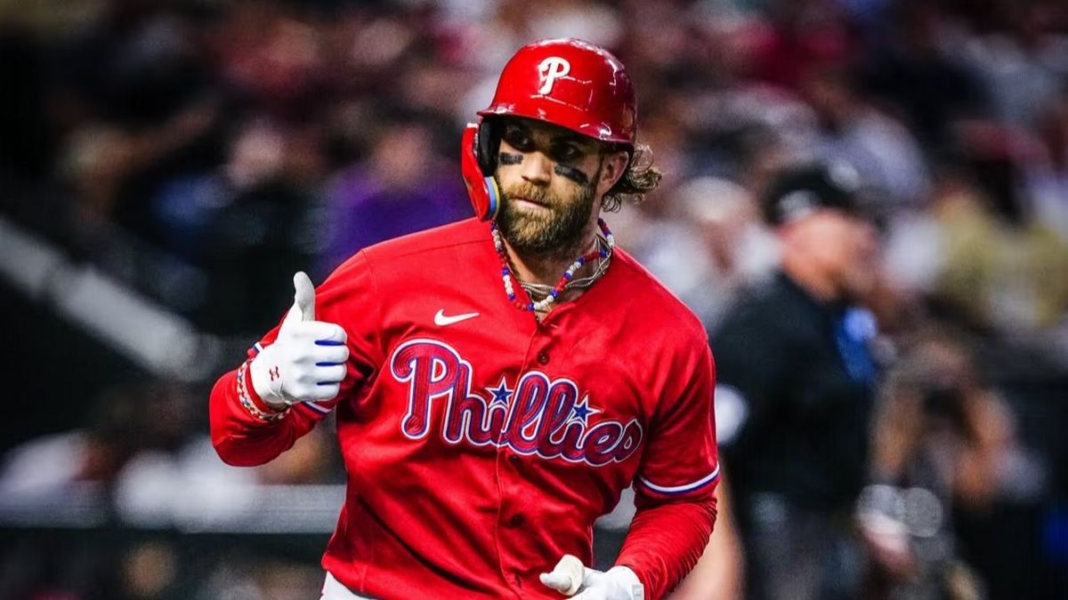 Bryce Harper tiene ocho años de contrato por delante con Phillies. (X: @Phillies)