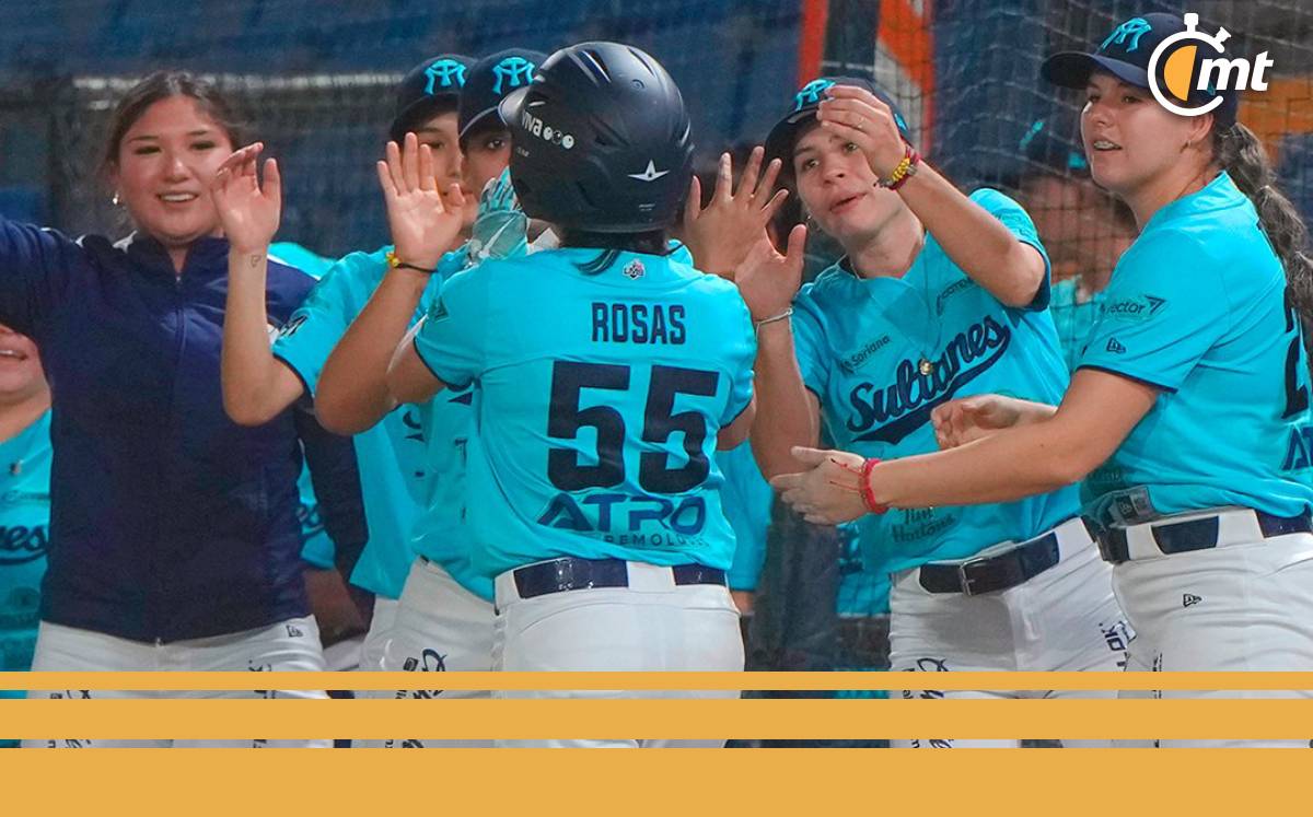 Jugadoras de Sultanes celebran en el campo (TWITTER @SultanesFemenil)