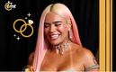 Karol G revela que está comprometida en medio concierto| VIDEO