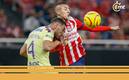 Cáceres y Piojo Alvarado paganizaron una polémica jugada en el Clásico Nacional (Mexsport)