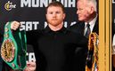 Canelo Álvarez posa con sus cinturones (TWITTER @premierboxing)