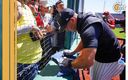 José Treviño firmando autógrafos. (Imago7)