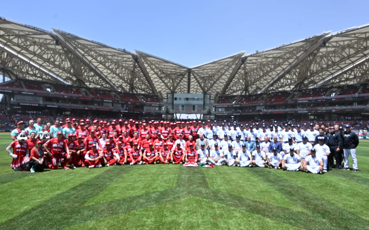Diablos y Yankees en la foto oficial del recuerdo
