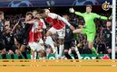 Jugadores de Arsenal y Bayern en batalla aérea (EFE)