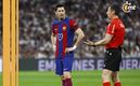 Lewandowski platica con el árbitro en el Clásico (Reuters)