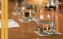 Vaso de agua en restaurante (Pixabay)