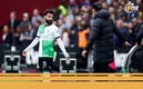 Mohamed Salah y Jürgen Klopp discuten durante el West Ham vs. Liverpool (Reuters)