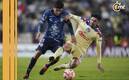 Lucha por el balón en el Pachuca vs. América (Imago7)