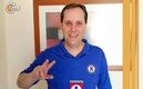 Paco Villa presume los colores de Cruz Azul (TWITTER @CruzAzul)