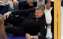 El entrenador sufrió una fuerte lesión. (Foto: AP)