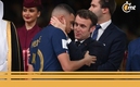 Kylian Mbappé y Emmanuel Macron (AFP)