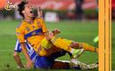 Rodríguez 'se llevó' a Lainez y no hubo penal. (Foto: Mexsport)
