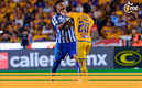 Rodrigo Aguirre y Javier Aquino se encararon. (Foto: Mexsport)