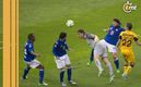 Moisés da un cabezazo al balón para hacer el gol del empate  (Foto: MEXSPORT)