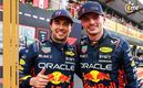 Checo y Verstappen posan juntos (AFP)
