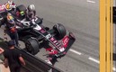 Checo reclama a Magnussen tras el peligroso impacto (Foto: Captura)
