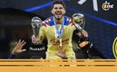 Henry Martín levanta los trofeos del América (Imago7)