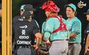 Trevor Bauer, en su plática con los umpires (Diablos Rojos)