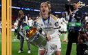 Modric con la Champions 15 del Real Madrid. (Reuters)