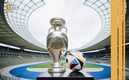 Trofeo y balón de  la Euro 2024 (Adidas)