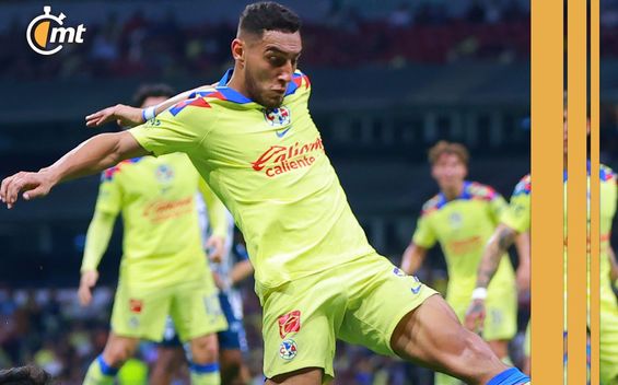 Sebastián Cáceres pelea un balón con América (Imago7)