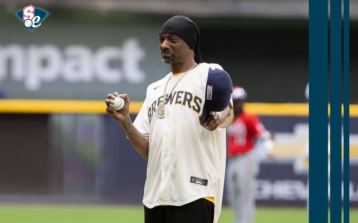 Snoop Dog hizo el lanzamiento de la primera bola. (X: Brewers)
