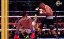 Gervonta Davis cae en pelea ante Isaac 'Pitbull' Cruz (AFP)