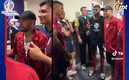 Neymar convivió un momento con los futbolistas ticos (Foto: Captura)