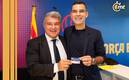 Rafa Márquez posa junto a Joan Laporta (FC Barcelona)