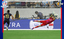 El Dibu Martinez detuvo dos penaltis. (Foto: AFP)