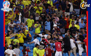 Jugadores de Uruguay suben a la tribuna y se agarran a golpes con aficionados de Colombia. (Foto: AFP)