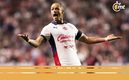 Chicharito Hernández reclama en el Tijuana vs. Chivas (Imago7)